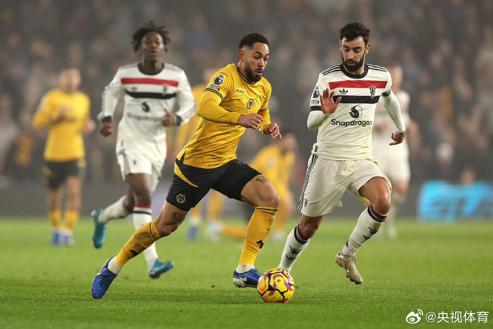 九游老版本下载-关于曼联训练开放日；冲刺阶段远射贴柱引欢呼；德国杯在即；更衣室氛围转暖的信息