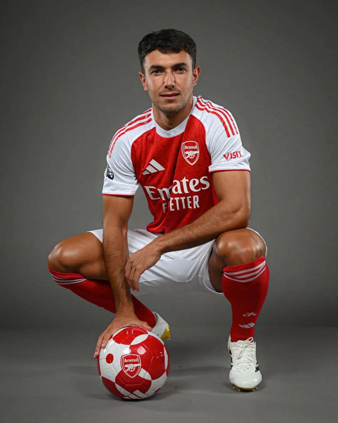 关于欧冠倒计时，阿森纳今晨调整名单，细节引发关注，震撼外界，赛季目标并未改变的信息